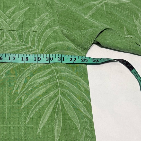 Tommy Bahama button up Hawaiian 100% silk shirt M - Picture 4 of 6